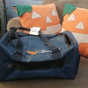 Airplane pet carrier